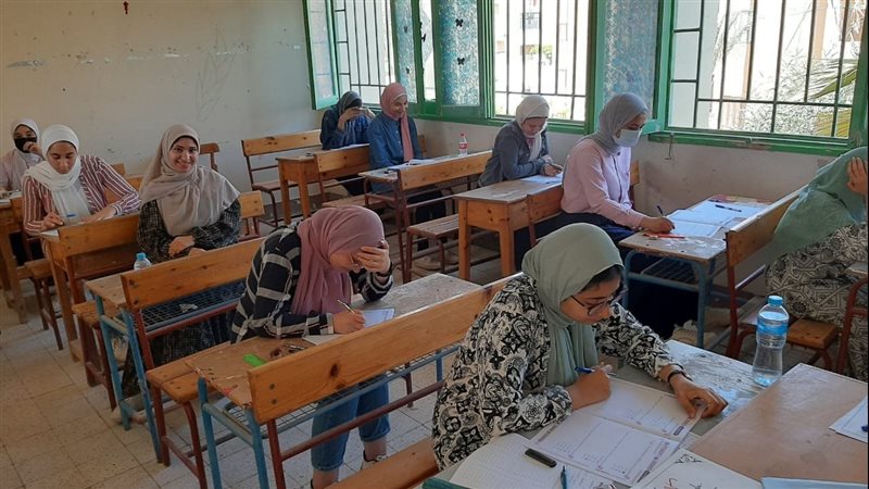 عمليات المعلمين: إغماء مراقب بالثانوية العامة في الغردقة.. واشتباه في جلطة