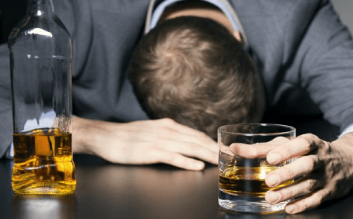 خلاف فقهي حول شرب البيرة: الهلالي يحلل والجندي يحرم ودار الإفتاء تحسم الجدل