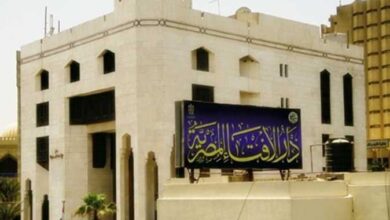 دار الإفتاء: فضفضة الزوجة مع أمها عن زوجها حرام إذا كانت للذم فيه