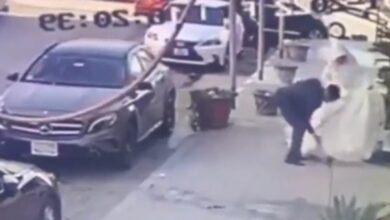 شاهد بالفيديو ..عروسة تتعرض لموقف محرج لحظة خروجها من صالون تجميل.. شاهد رد فعل العريس