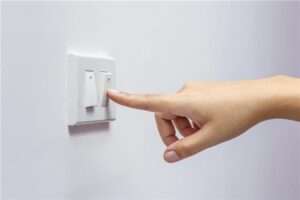 انتبه لهذه العادات الخاطئة.. نصائح مهمة من شركة الكهرباء لتقليل قيمة الفاتورة