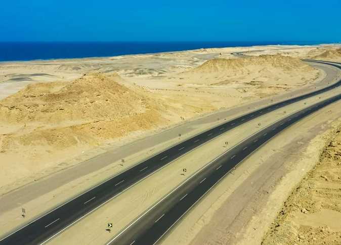 شق الصحراء وتمهيد الطرق