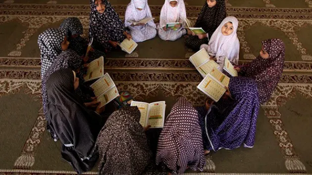 حكم دخول الحائض المسجد