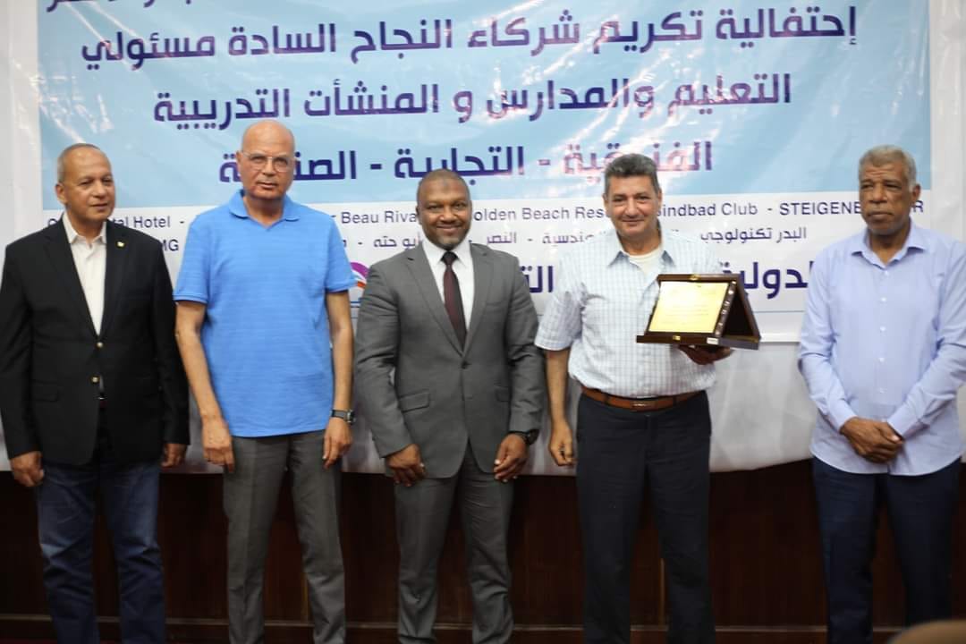 التعليم والتدريب المزدوج بالبحر الأحمر