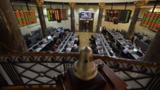 البورصة المصرية تواصل تراجعها بمنتصف التعاملات بضغوط مبيعات أجنبية
