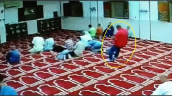 حسام الفقي موظف بمصر الطيران مات وهو يصلي في أحد مساجد الغردقة