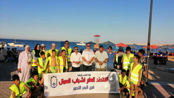 الإتحاد العام لشباب عمال البحر الأحمر ينفذ أكبر حملة لتنظيف الشواطئ بالغردقة